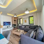 Alya, Spacious 4 Bed With Private Pool * Fethiye