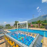 Alya, Spacious 4 Bed With Private Pool