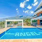 Alya, Spacious 4 Bed With Private Pool Fethiye