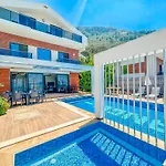 Alya, Spacious 4 Bed With Private Pool Fethiye