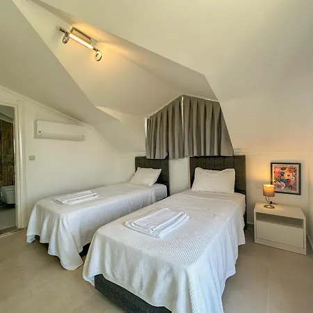 Vilă Alya, Spacious 4 Bed With Private Pool *