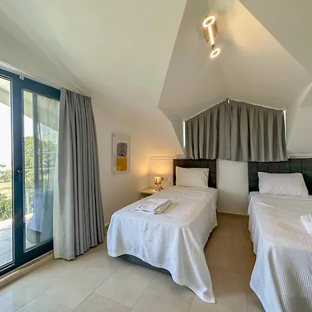 Vilă Alya, Spacious 4 Bed With Private Pool *