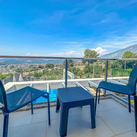 Alya, Spacious 4 Bed With Private Pool Vilă