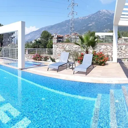 Alya, Spacious 4 Bed With Private Pool Βίλα *