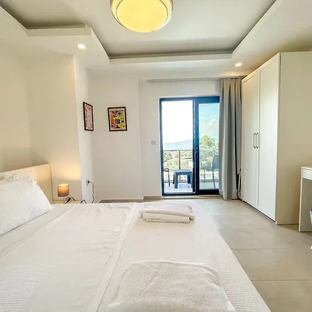 Alya, Spacious 4 Bed With Private Pool Φετιγιέ