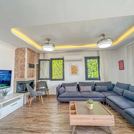 Alya, Spacious 4 Bed With Private Pool Βίλα *