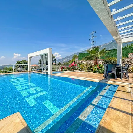 Βίλα Alya, Spacious 4 Bed With Private Pool