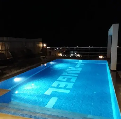 Alya, Spacious 4 Bed With Private Pool *