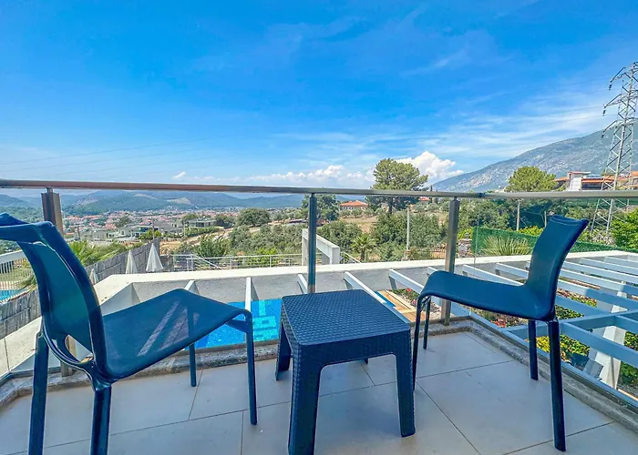 Alya, Spacious 4 Bed With Private Pool Vila