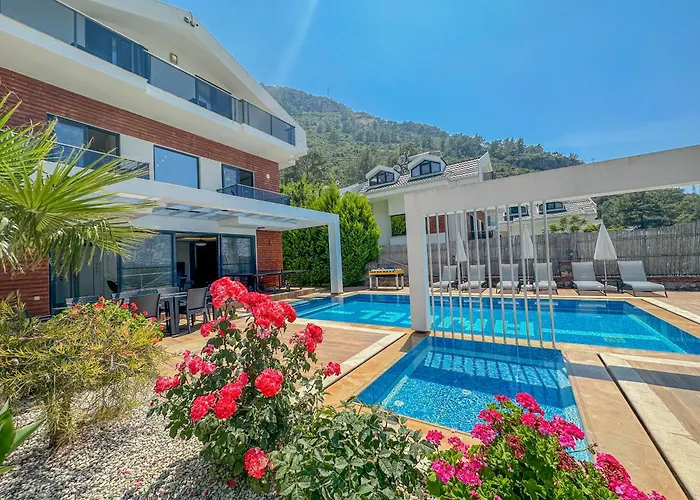 Vila Alya, Spacious 4 Bed With Private Pool *