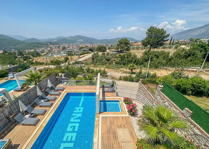 Alya, Spacious 4 Bed With Private Pool Vila