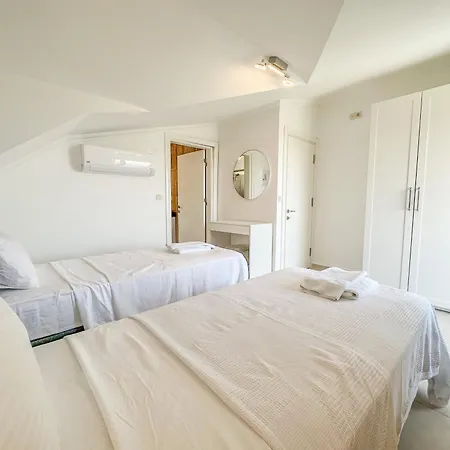 Alya, Spacious 4 Bed With Private Pool فيلة