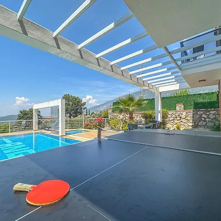 Alya, Spacious 4 Bed With Private Pool فيلة