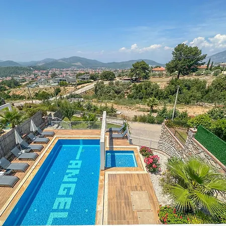 Alya, Spacious 4 Bed With Private Pool فيلة