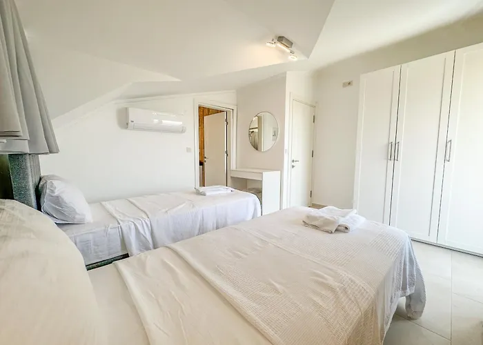 Alya, Spacious 4 Bed With Private Pool Βίλα