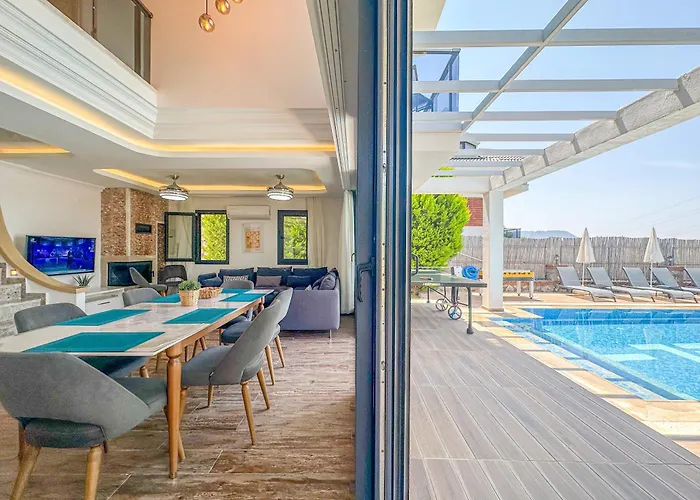 Alya, Spacious 4 Bed With Private Pool