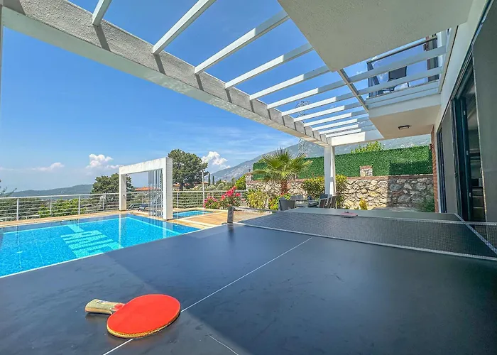 Alya, Spacious 4 Bed With Private Pool Βίλα