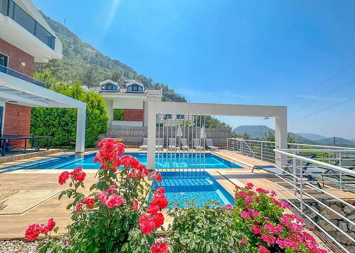 Βίλα Alya, Spacious 4 Bed With Private Pool Φετιγιέ